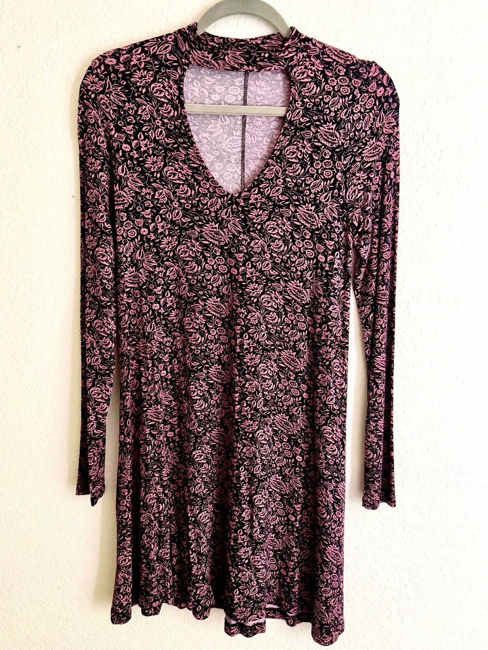 Express Black & Pink/Purple Floral Keyhole Neck Long Sleeve Mini Dress